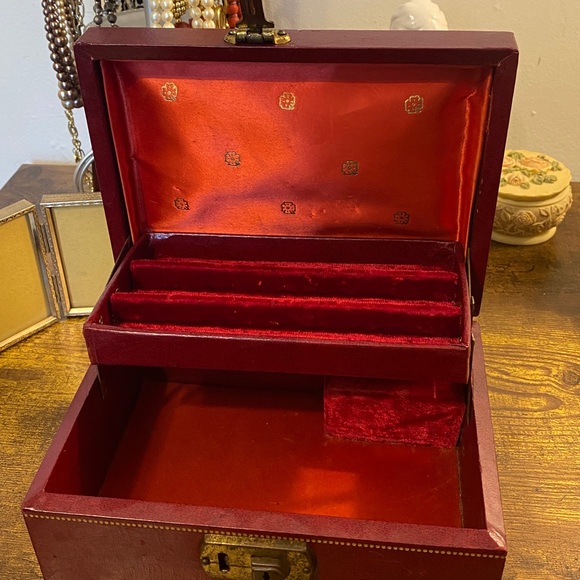 MCM Music Jewelry Box Leatherette burgundy color - Picture 2 of 5